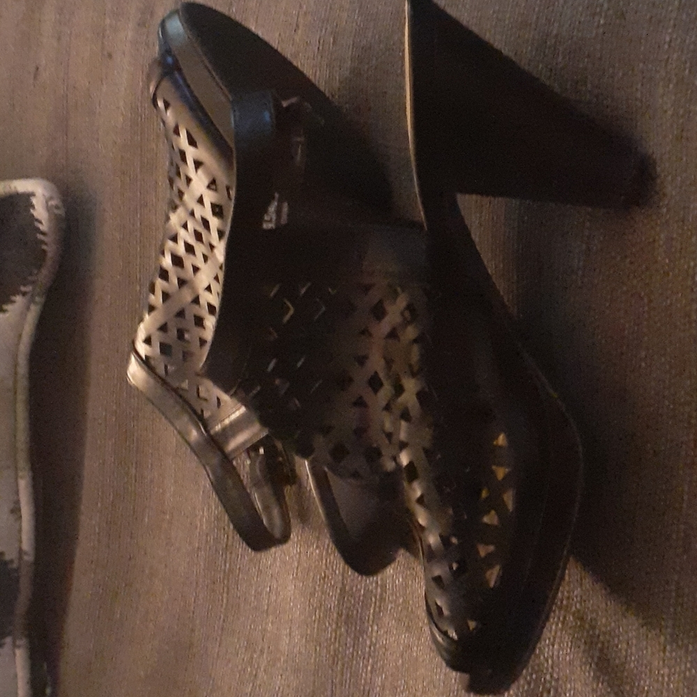 Size 9and half CL laundry heals leather perfect